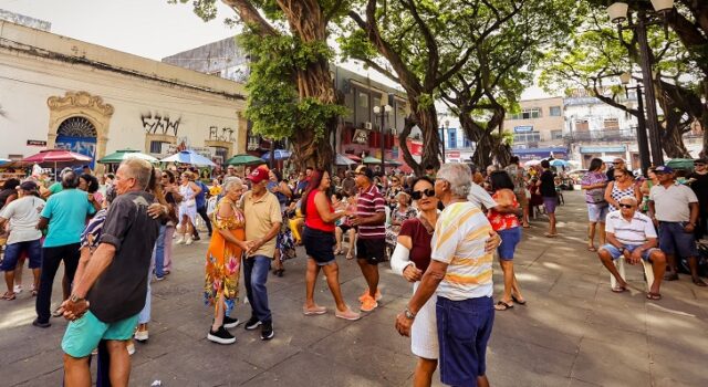 Penúltimo Sabadinho Bom de 2025 vai ter choro e samba com Israel Sete Cordas