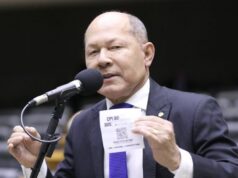 Oposição protocola pedido de CPI na Câmara dos Deputados para investigar fraude bilionária do INSS