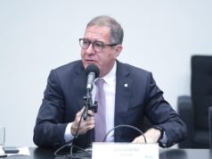 Comissão da Câmara dos Deputados aprova projeto de piso salarial de R$ 6,5 mil para farmacêuticos