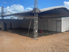 Estrutura para o show de Frei Gilson já está sendo montada em João Pessoa