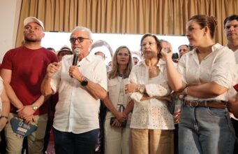 Multidão em Guarabira acompanha anúncio do apoio da prefeita Léa e da deputada Camila Toscano a Cícero Lucena