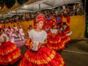 Carnaval Tradição tem desfiles de escolas de samba, tribos indígenas, clubes de frevo e maracatus
