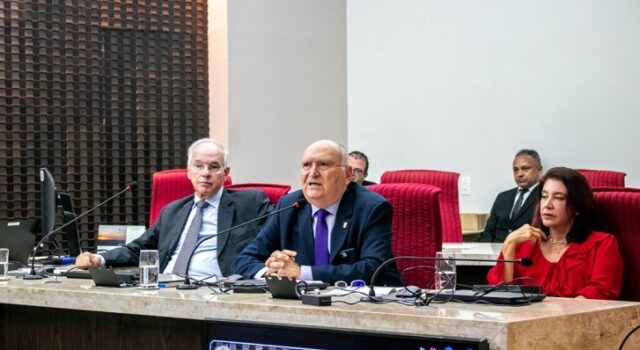 Conselheiro Nominando Diniz oficializa aposentadoria do Tribunal de Contas da Paraíba